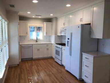 Main picture of 211 N Lawrence Ave