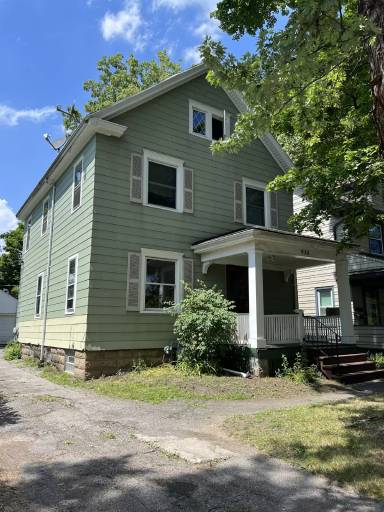 Main picture of 935 Goodman St S