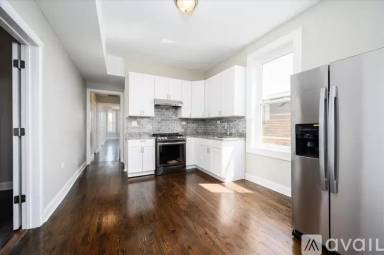 Main picture of 2246 S Albany Ave