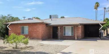 Main picture of 2446 E Fairmount Ave