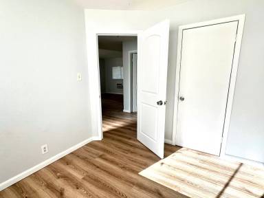 Main picture of 3720-40 Astoria St