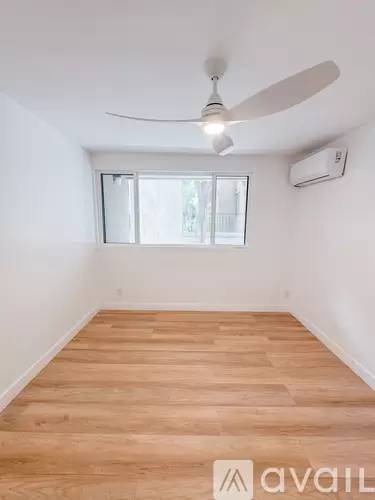 Main picture of 17000 Burbank Blvd
