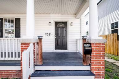 Main picture of 1521 National St