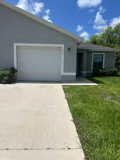 Main picture of 210 SE 12th Ter