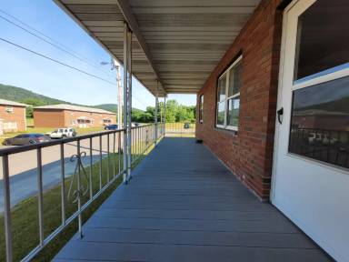 Main picture of 67 Hinkley Dr