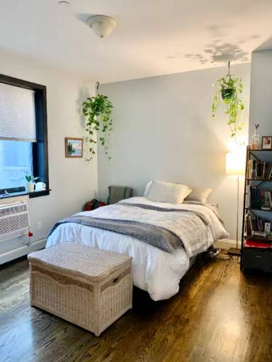 Main picture of 39 Suydam St
