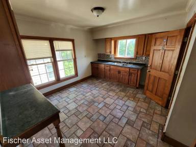 Main picture of 3411 W 97th St