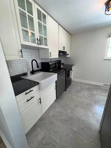 Main picture of 1 Fitch Ln