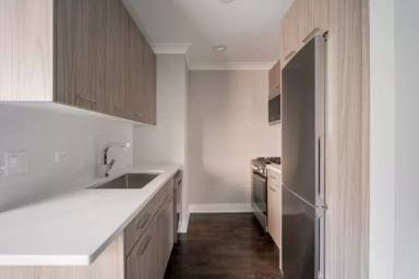 Main picture of 541 W Oakdale Ave