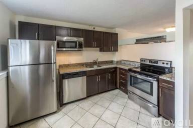 Main picture of 144 Beacon St