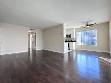 Main picture of 1208 N Olive Dr