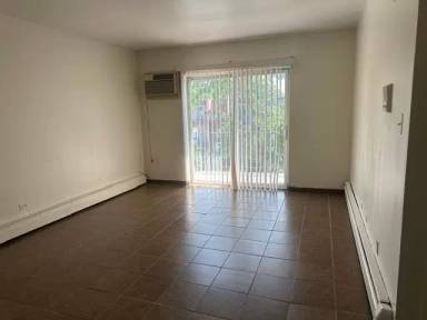 Main picture of 363 W Hawthorne Cir