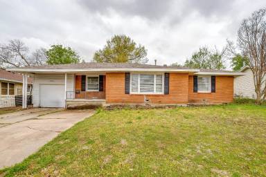 Main picture of 4809 Lowell Ln
