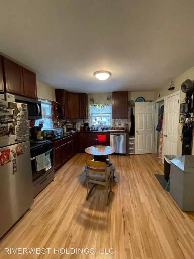 Main picture of 2461 N Weil St