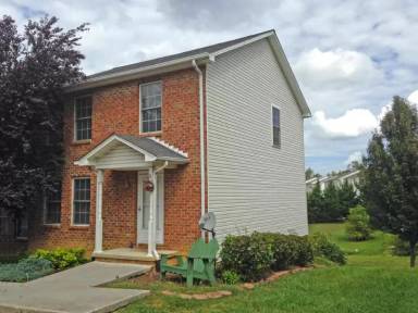 Main picture of 660 Republic Rd