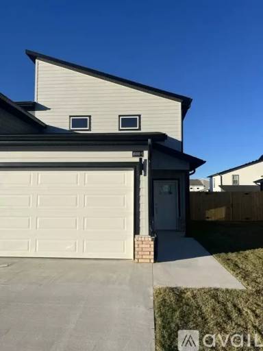 Main picture of 1600 SW Poigai Way