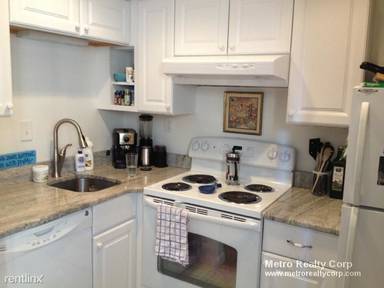 Main picture of 1575 Beacon St