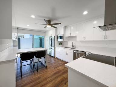 Main picture of 2118 Carnegie Ln