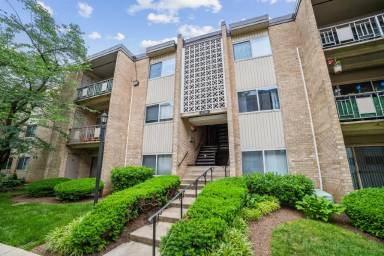 Main picture of Village Square West