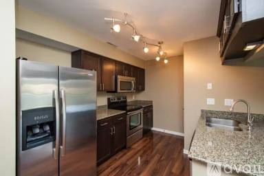 Main picture of 1000 Oakcrest St