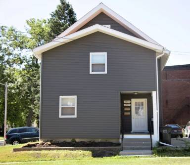 Main picture of 2404 Knapp St