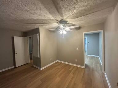 Main picture of 100 Oak St