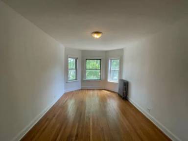 Main picture of 826 S Austin Blvd