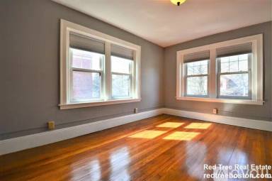 Main picture of 586 Washington St