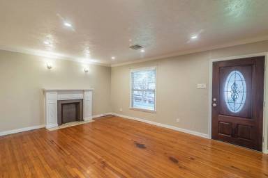 Main picture of 7430 Magnolia St