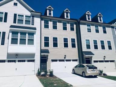 Main picture of 1012 Lathrop Ln