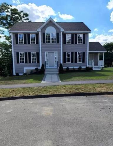 Main picture of 1 Ledgewood Ln