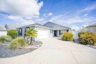 Main picture of 1989 Carrotwood St