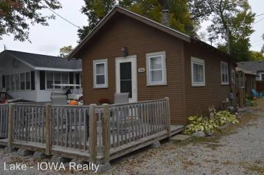 Main picture of 106 15th Ave S