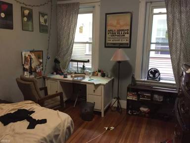 Main picture of 84 University Rd