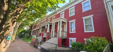 Main picture of 209 W Clay St