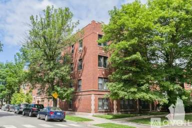 Main picture of 4535 N Leavitt St