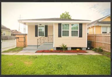 Main picture of 2635 Mistletoe St