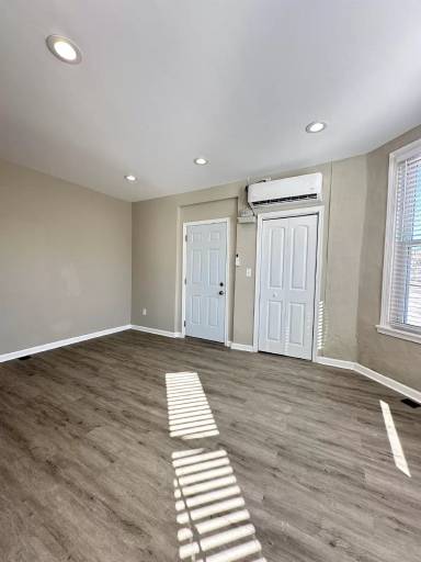 Main picture of 2238 N Fulton Ave