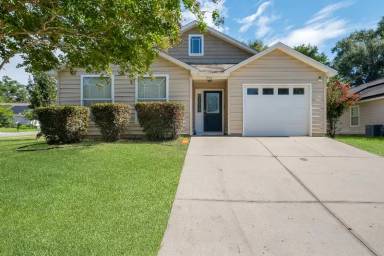 Main picture of 754 Brooke Manor Dr