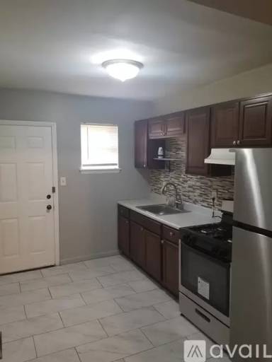 Main picture of 2233 Lamotte St