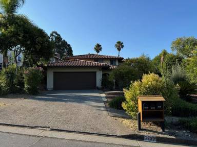 Main picture of 2790 Fountain Oaks Dr
