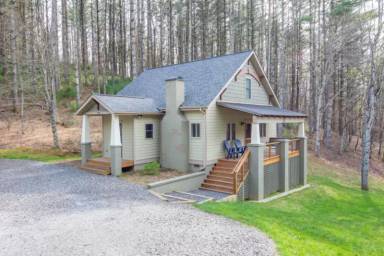 Main picture of 302 Parkway Dr