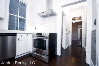 Main picture of 136 Queen St