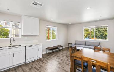 Main picture of 1207 W 37th Dr