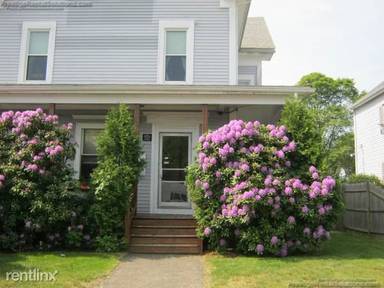 Main picture of 224 Centre St