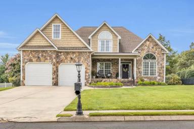 Main picture of 205 Honeysuckle Dr