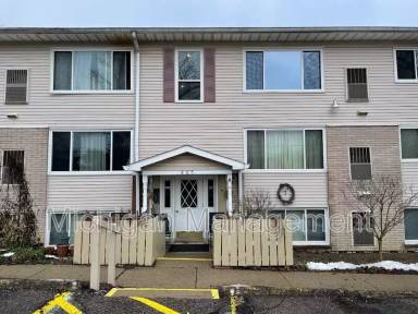 Main picture of 865 E Summit St