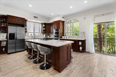 Main picture of 5404 Bellingham Ave