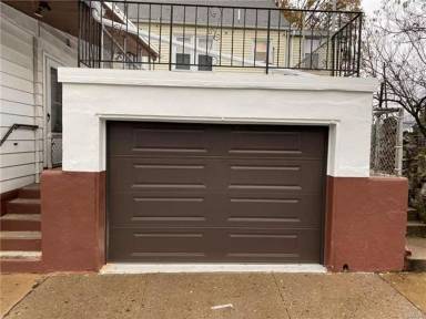 Main picture of 1056 Washington St