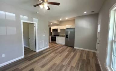 Main picture of 911 Linden St